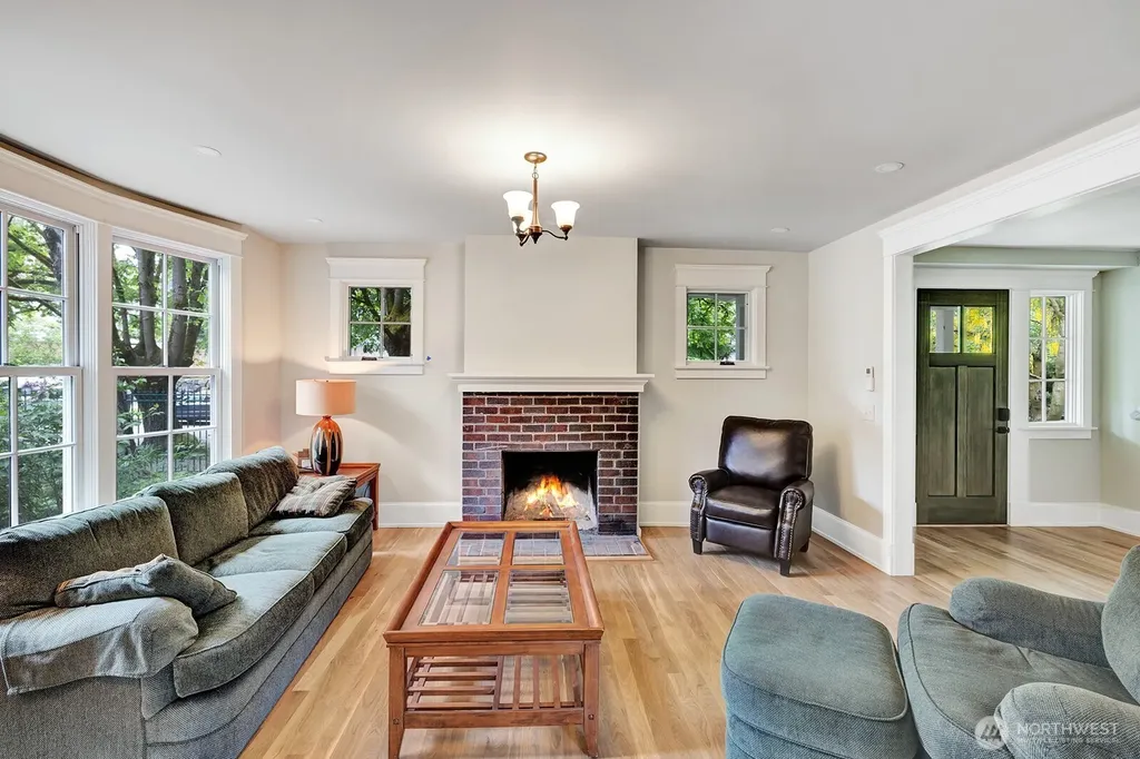1708 18th Avenue Bellevue WA 98122