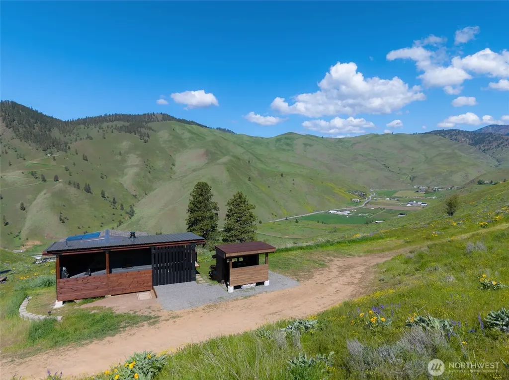 6993 Nahahum Canyon Road Cashmere WA 98815