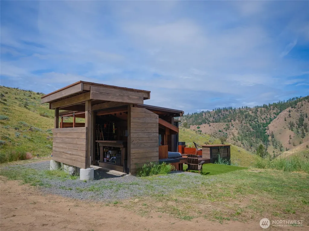 6993 Nahahum Canyon Road Cashmere WA 98815