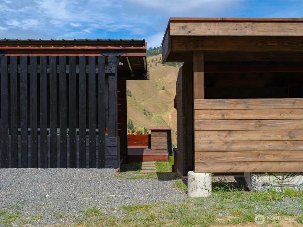6993 Nahahum Canyon Road Cashmere WA 98815