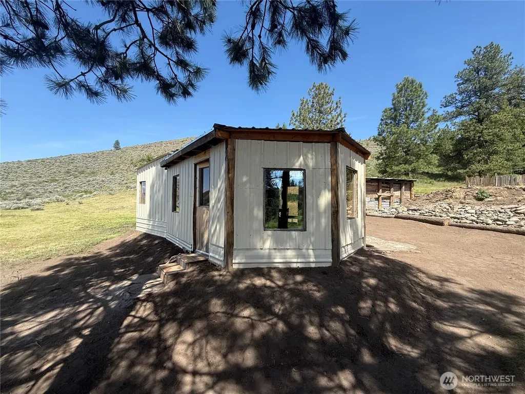 174 N Lambert Lane Republic WA 99166