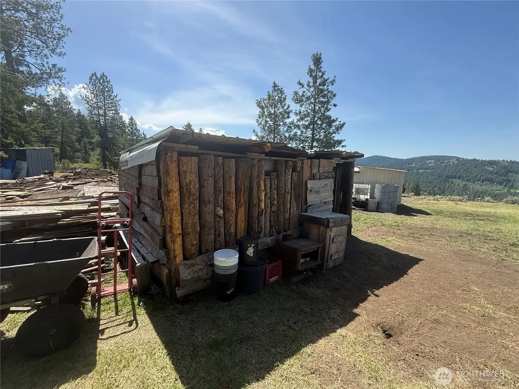 174 N Lambert Lane Republic WA 99166