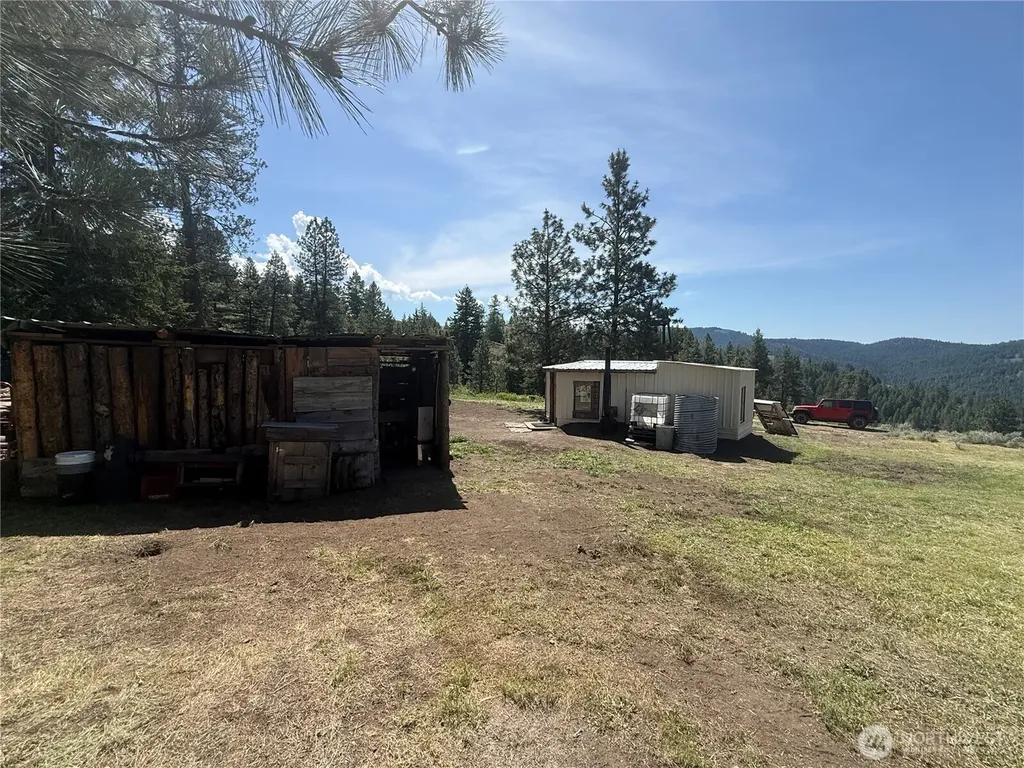 174 N Lambert Lane Republic WA 99166