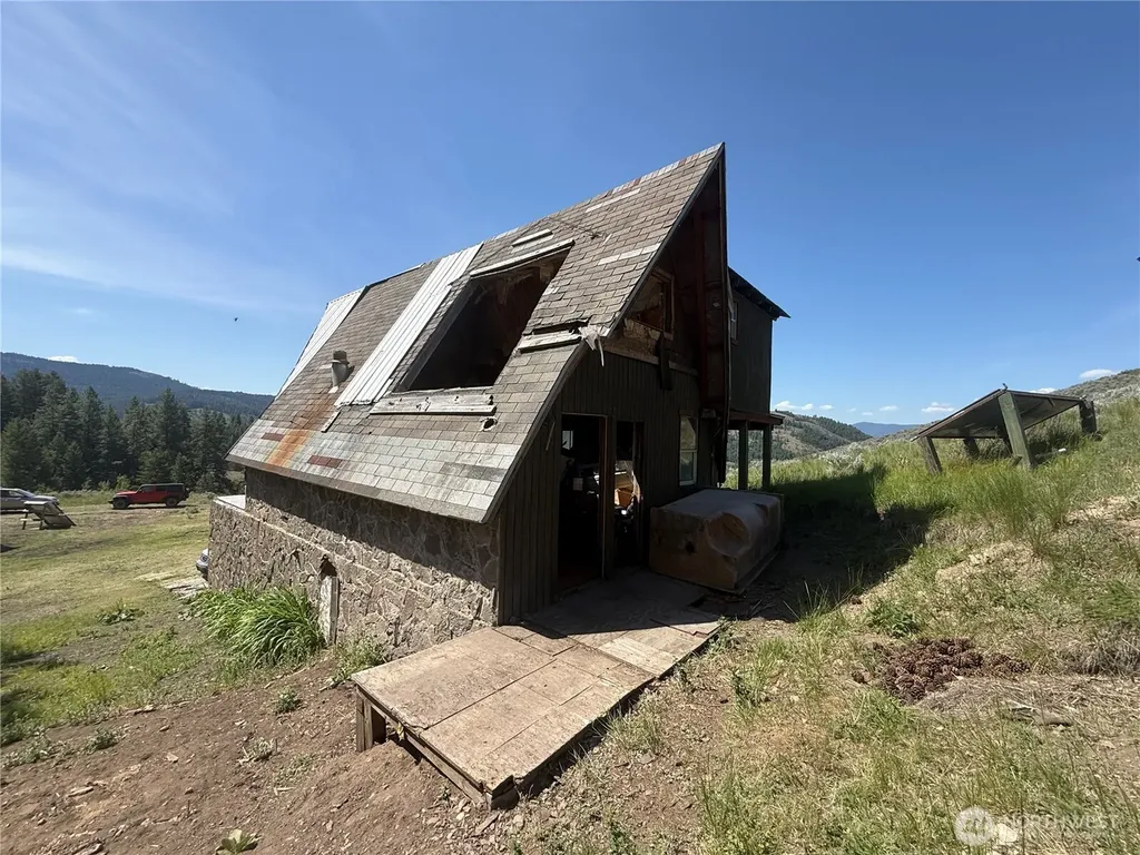 174 N Lambert Lane Republic WA 99166