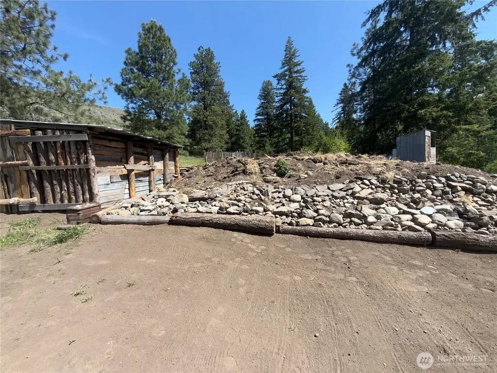 174 N Lambert Lane Republic WA 99166
