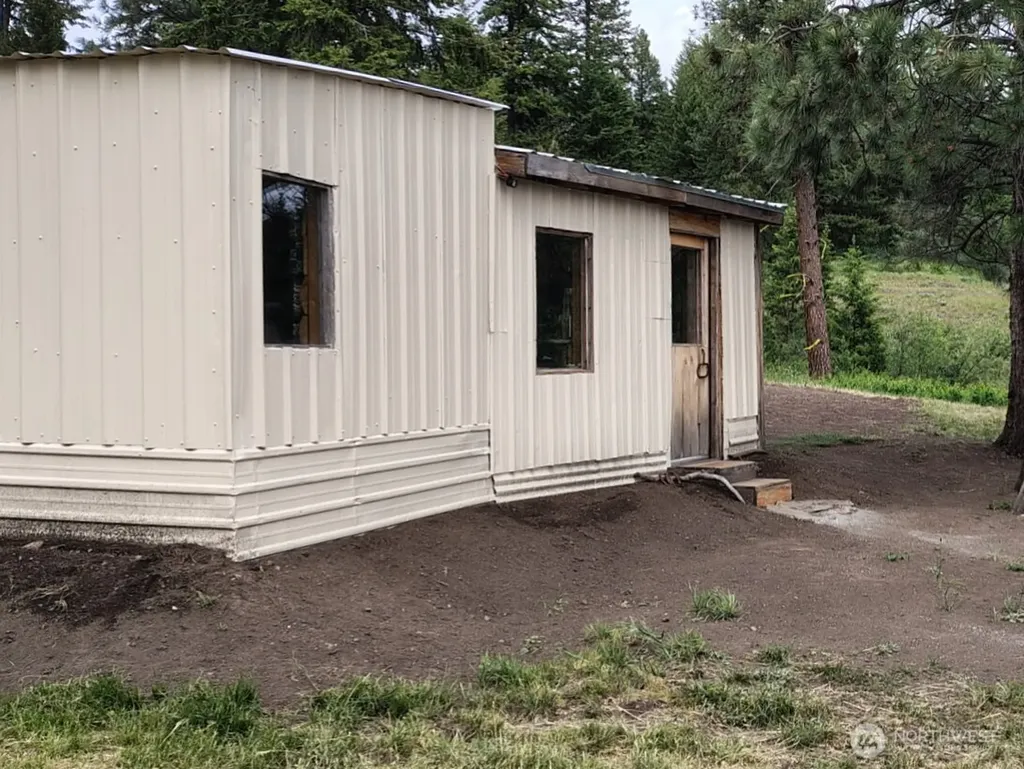 174 N Lambert Lane Republic WA 99166