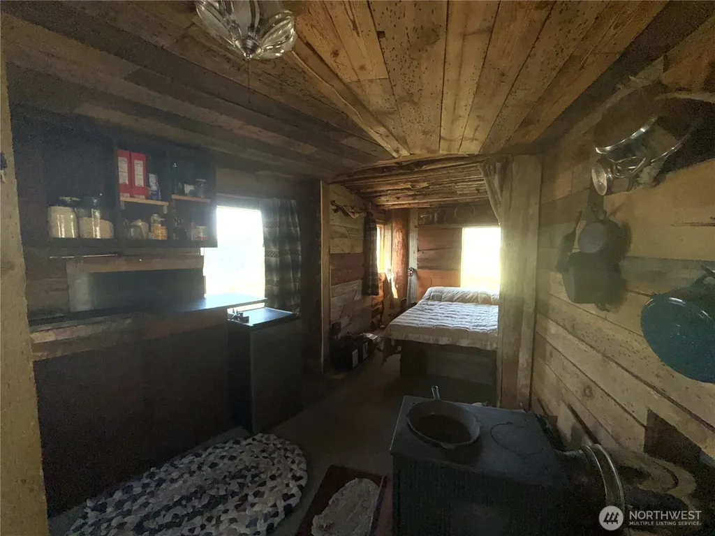 174 N Lambert Lane Republic WA 99166