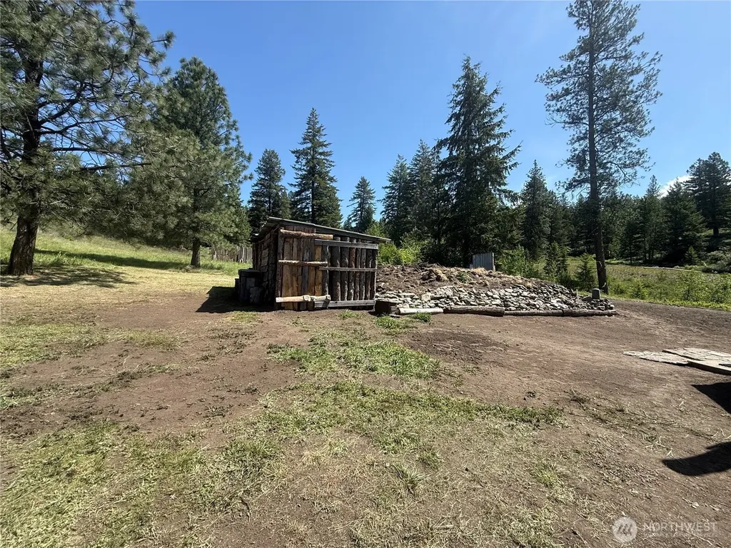 174 N Lambert Lane Republic WA 99166