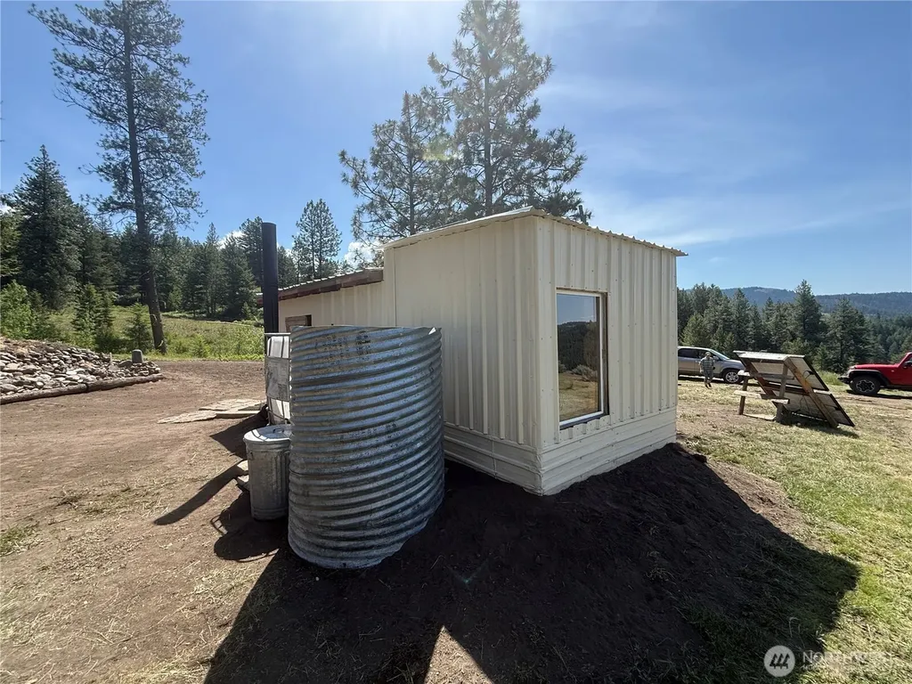 174 N Lambert Lane Republic WA 99166
