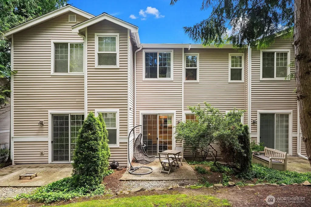 2020 132nd Avenue SE Bellevue WA 98005