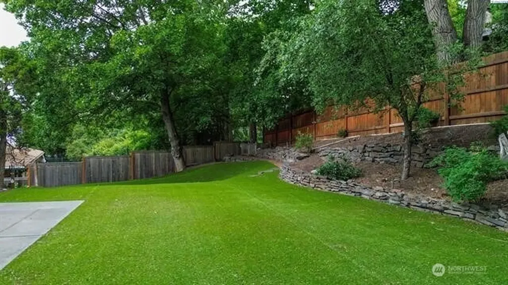 1000 NE Duncan Lane Pullman WA 99163