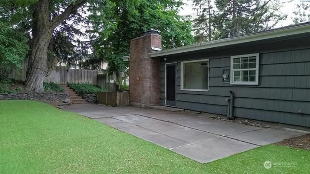 1000 NE Duncan Lane Pullman WA 99163