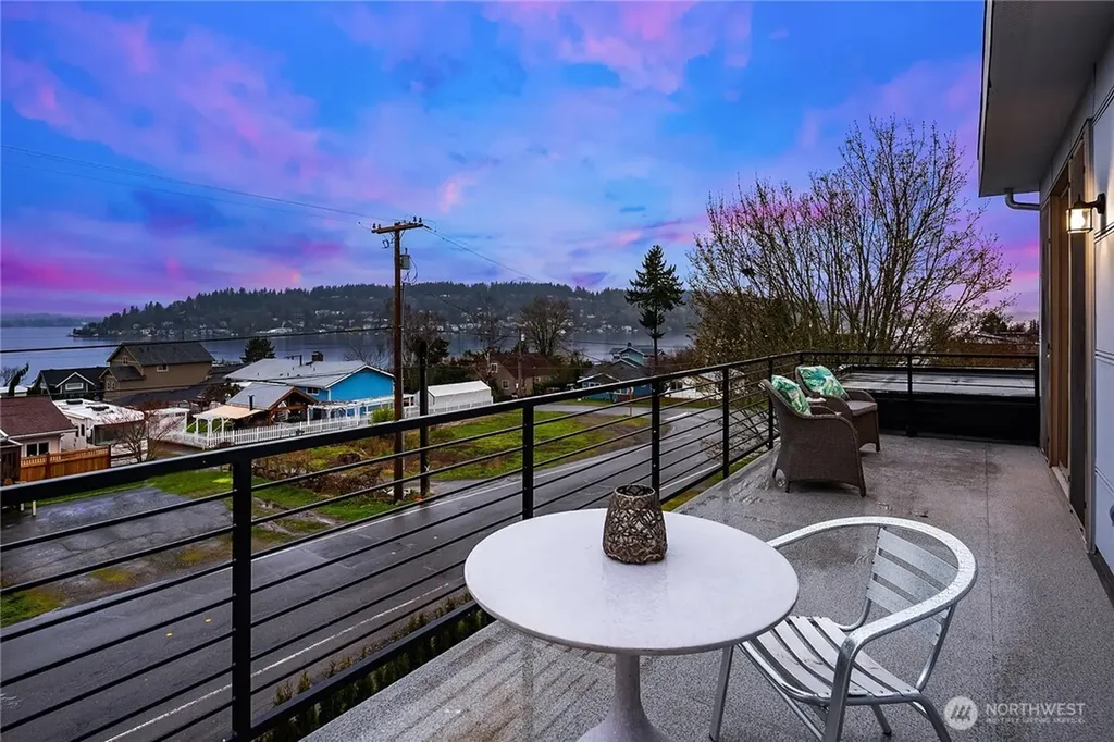 3202 Burnett Avenue N Renton WA 98056