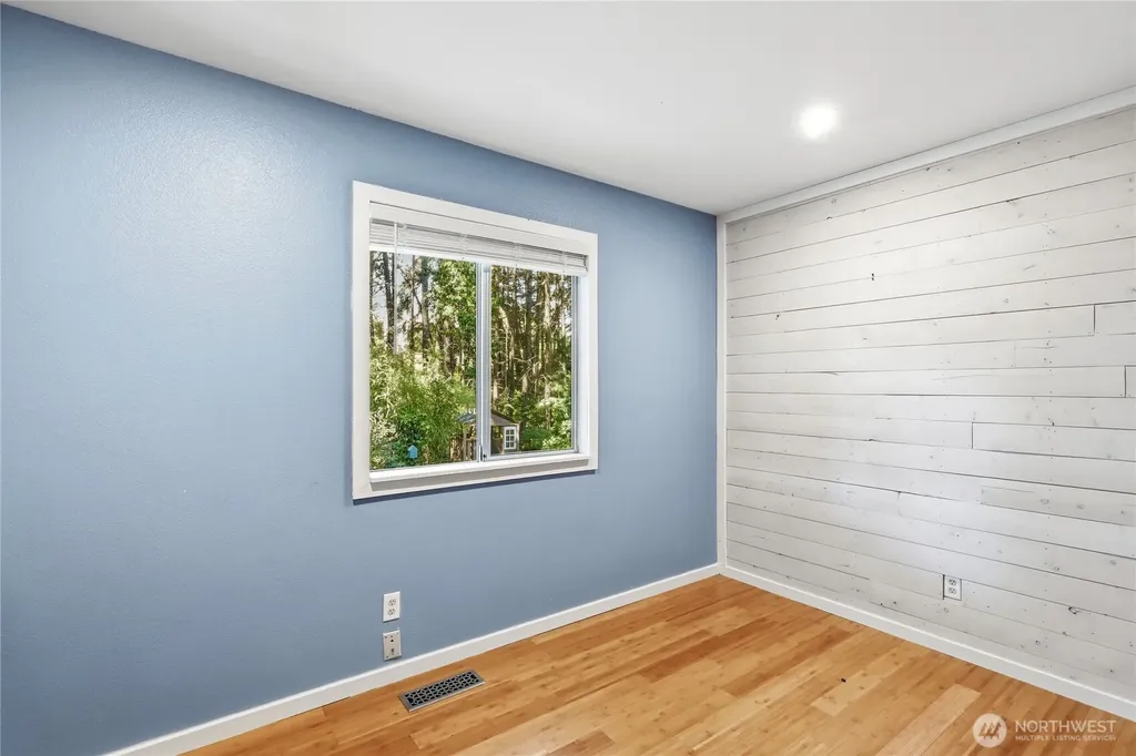 10715 Hillsboro Drive NW Silverdale WA 98383