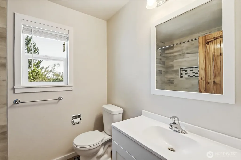 10715 Hillsboro Drive NW Silverdale WA 98383
