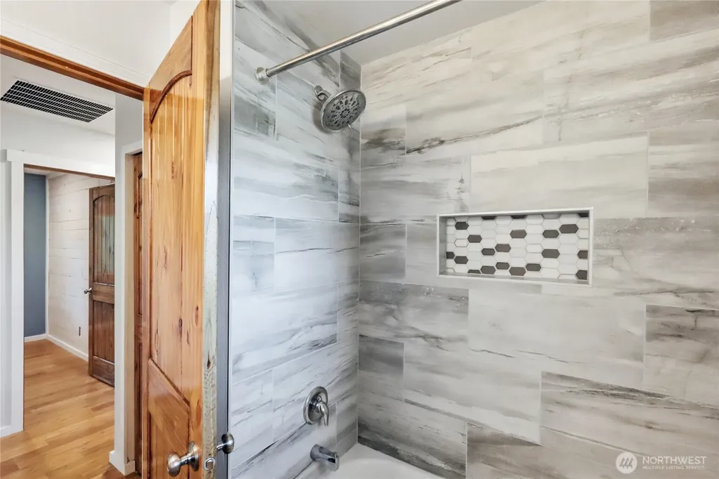 10715 Hillsboro Drive NW Silverdale WA 98383
