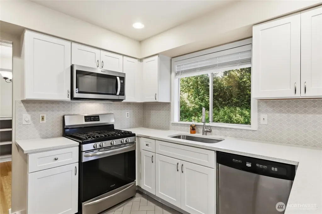 10715 Hillsboro Drive NW Silverdale WA 98383