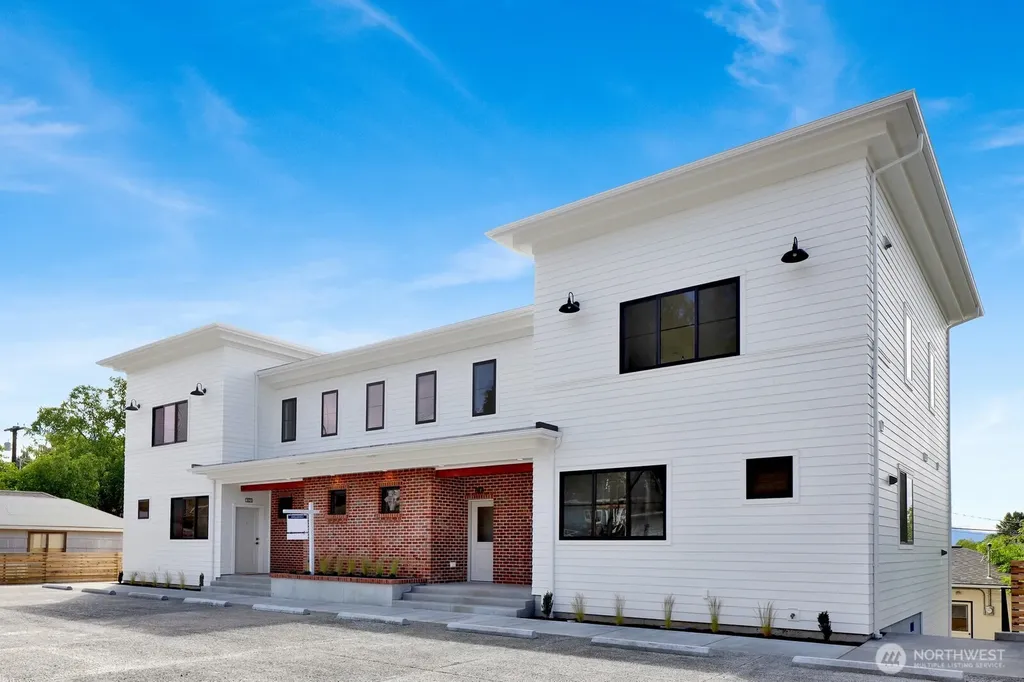 105 S 8th Street Lynden WA 98264