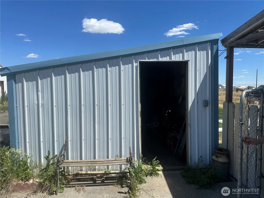 3801 Rd E NE Moses Lake WA 98837