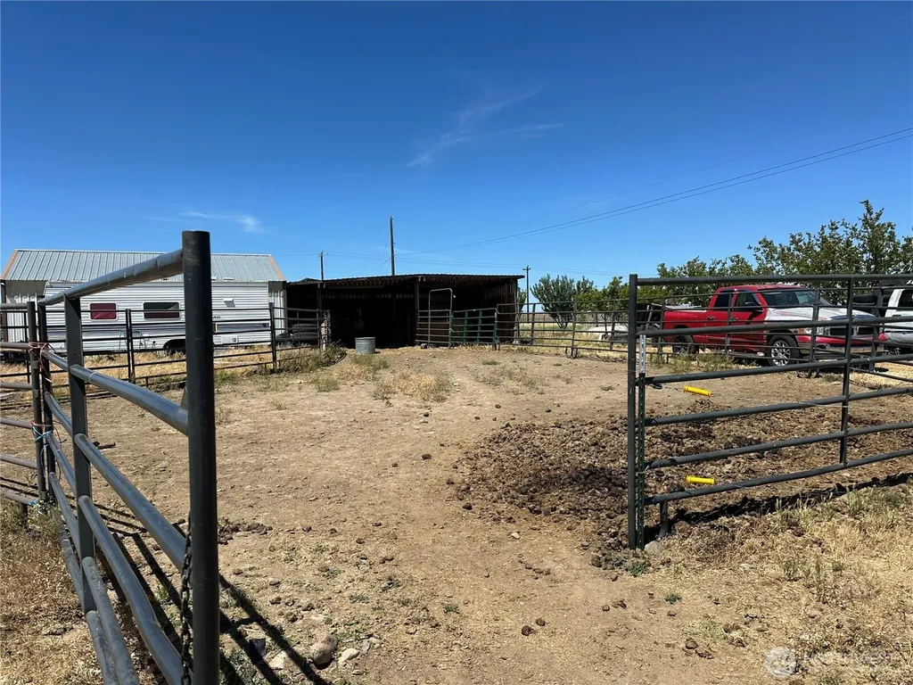 3801 Rd E NE Moses Lake WA 98837