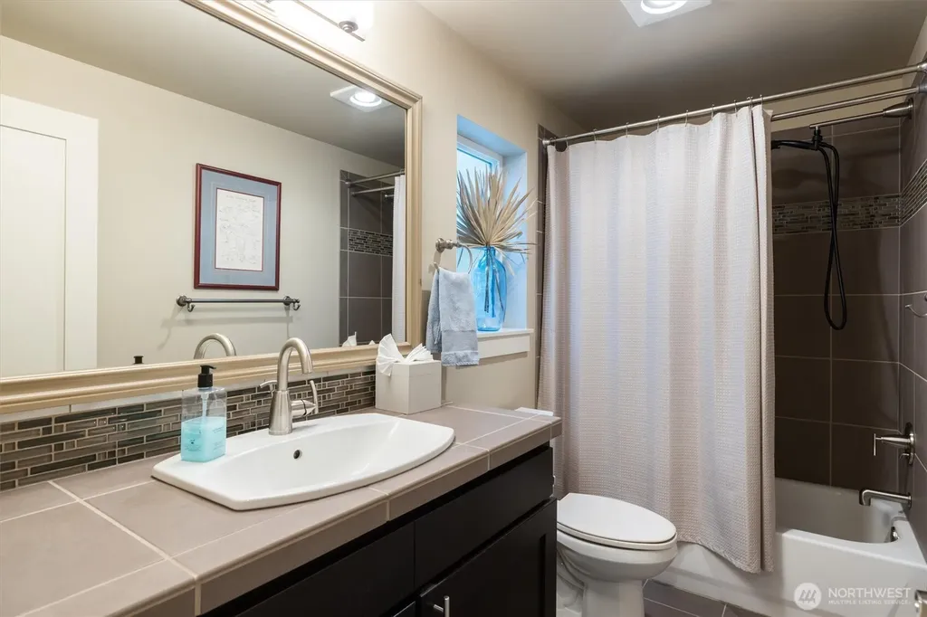 3414 33rd Avenue SW Seattle WA 98126