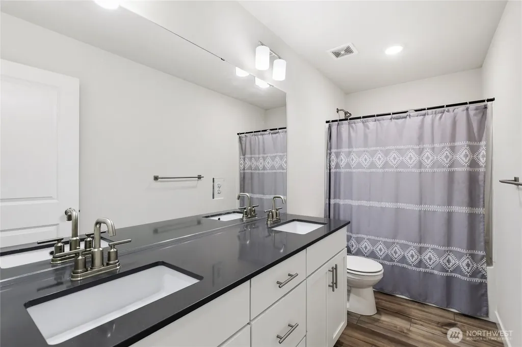 1797 Ashby Avenue NW Poulsbo WA 98370