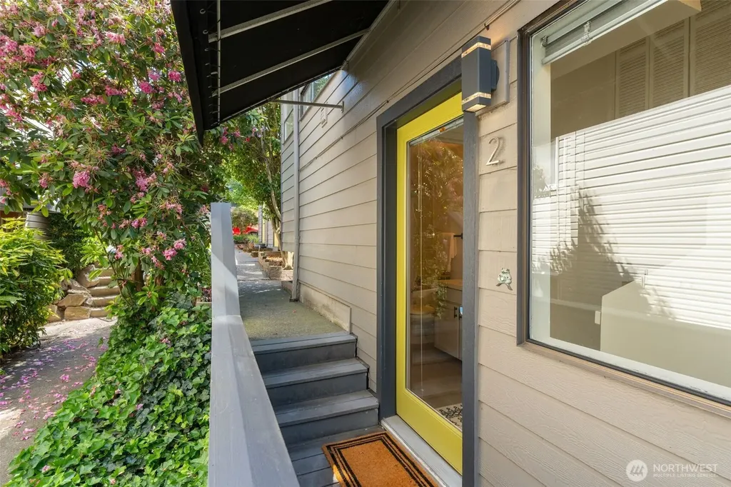 2831 14th Avenue W Seattle WA 98119