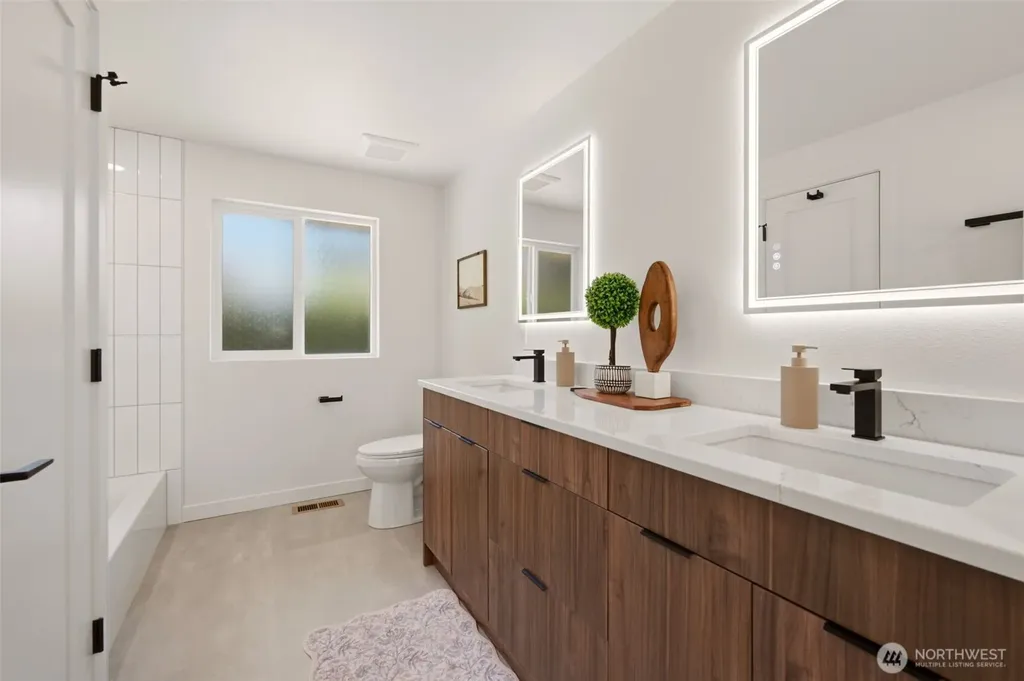 47 Wallace Street Steilacoom WA 98388