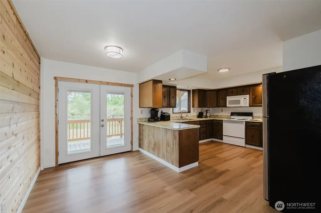 8025 W Wildcat Lake Road Bremerton WA 98312