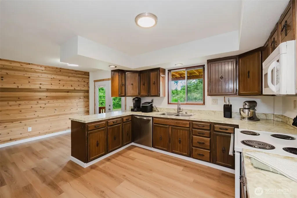 8025 W Wildcat Lake Road Bremerton WA 98312