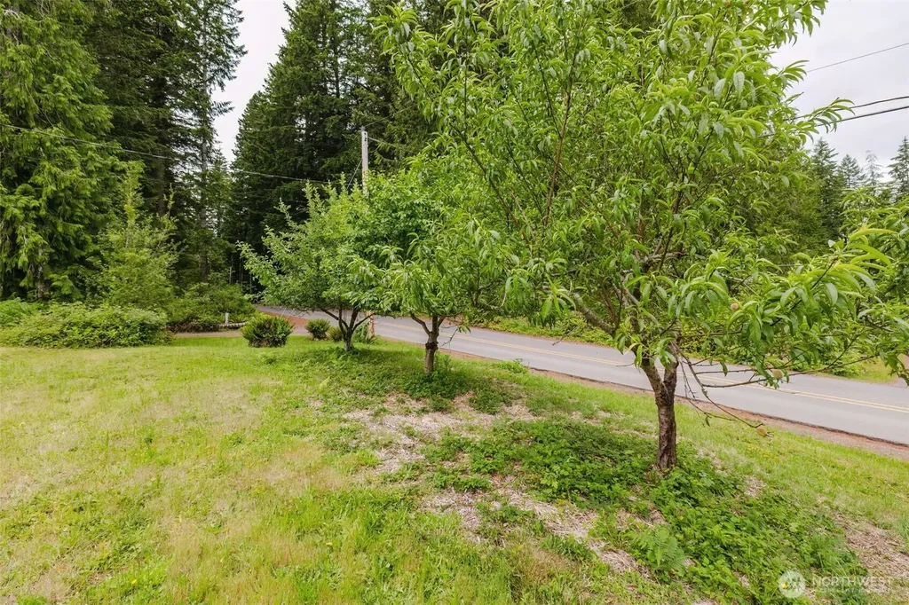 8025 W Wildcat Lake Road Bremerton WA 98312