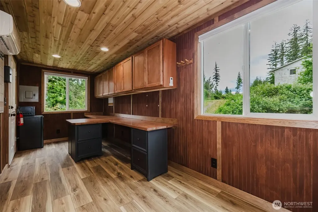 8025 W Wildcat Lake Road Bremerton WA 98312