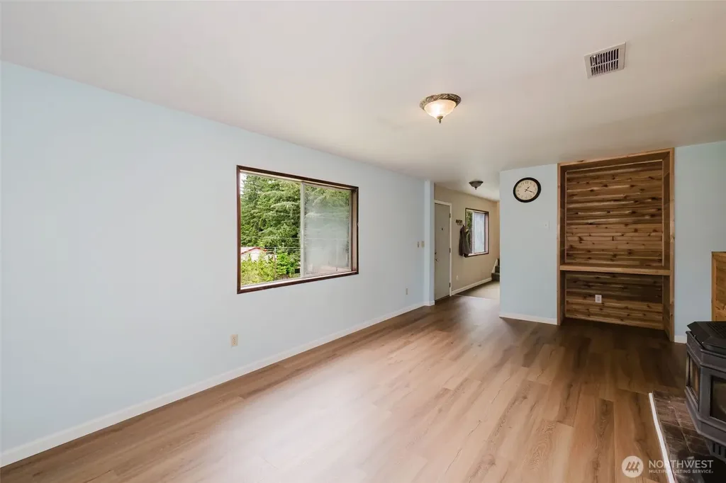 8025 W Wildcat Lake Road Bremerton WA 98312