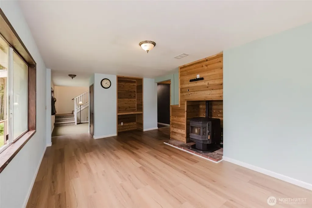 8025 W Wildcat Lake Road Bremerton WA 98312