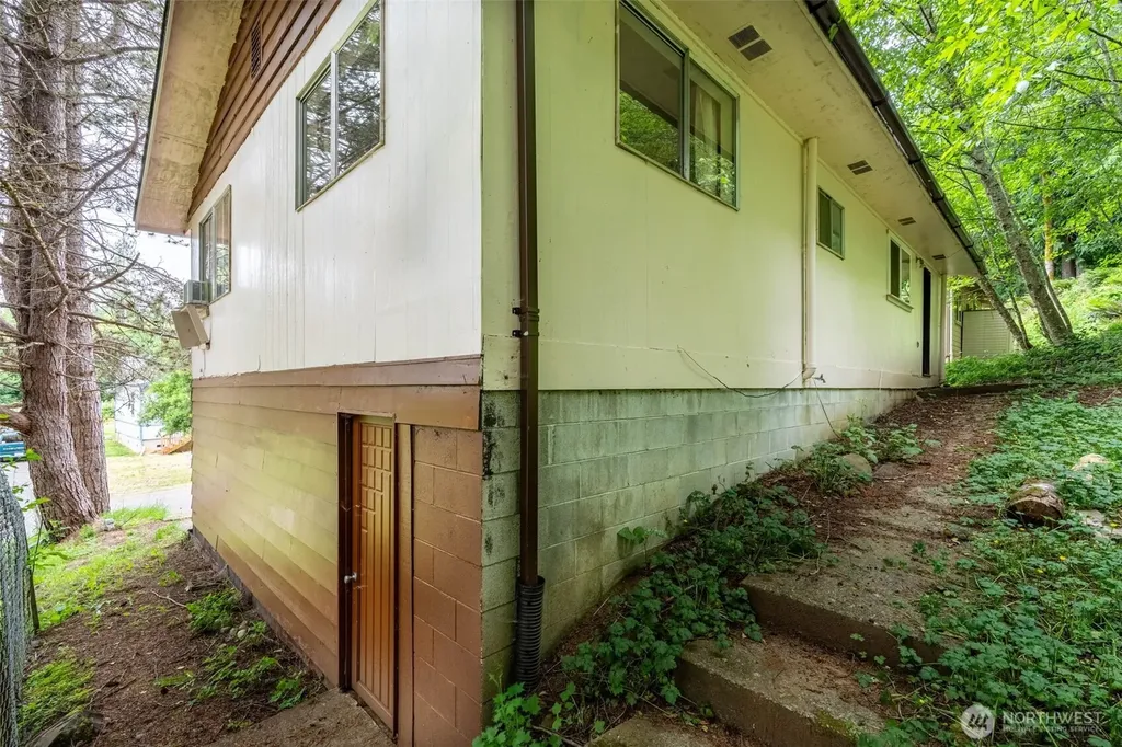 467 E Mommsen Street E Mccleary WA 98557