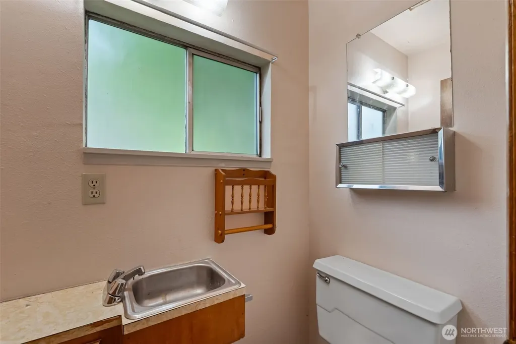 467 E Mommsen Street E Mccleary WA 98557