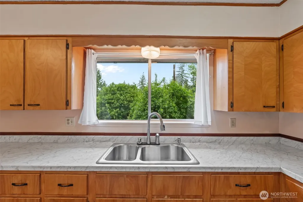 467 E Mommsen Street E Mccleary WA 98557