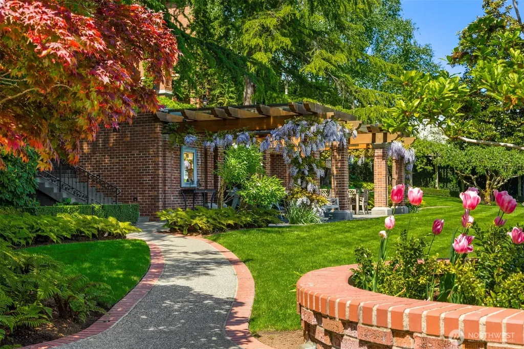 3038 E Laurelhurst Drive NE Seattle WA 98105