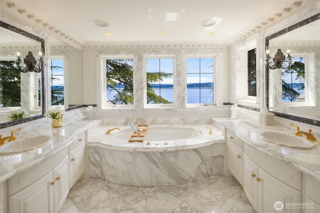 3038 E Laurelhurst Drive NE Seattle WA 98105