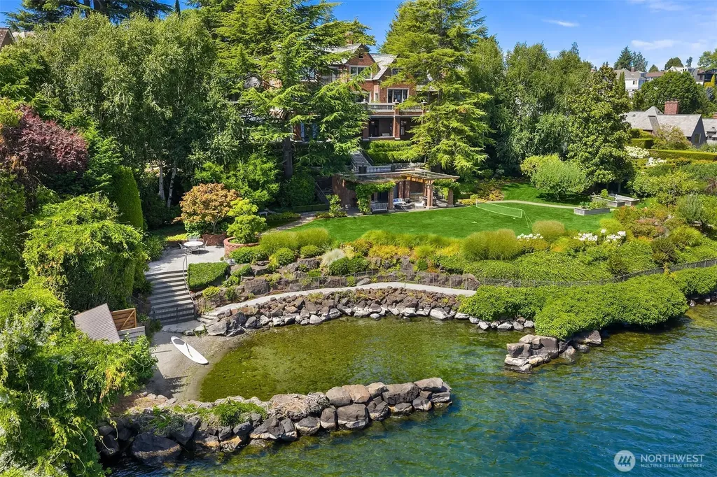 3038 E Laurelhurst Drive NE Seattle WA 98105