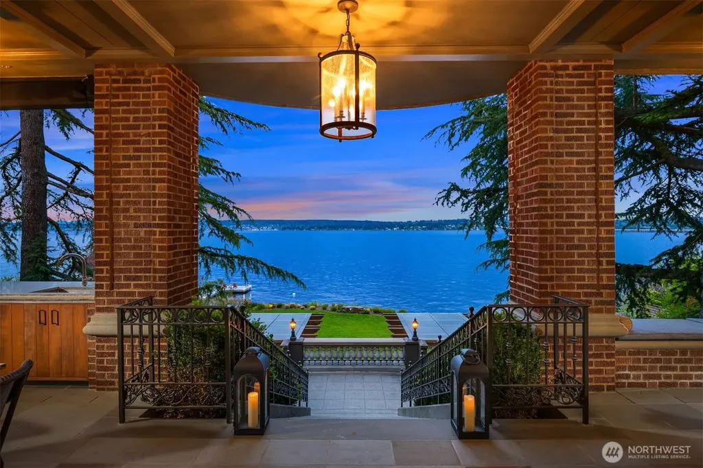 3038 E Laurelhurst Drive NE Seattle WA 98105