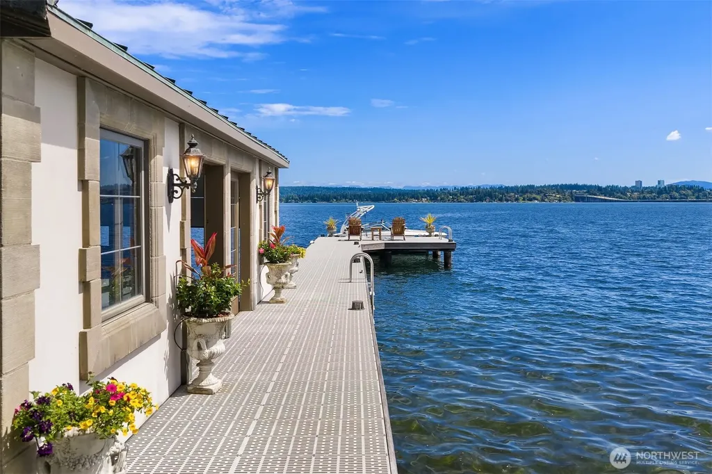 3038 E Laurelhurst Drive NE Seattle WA 98105