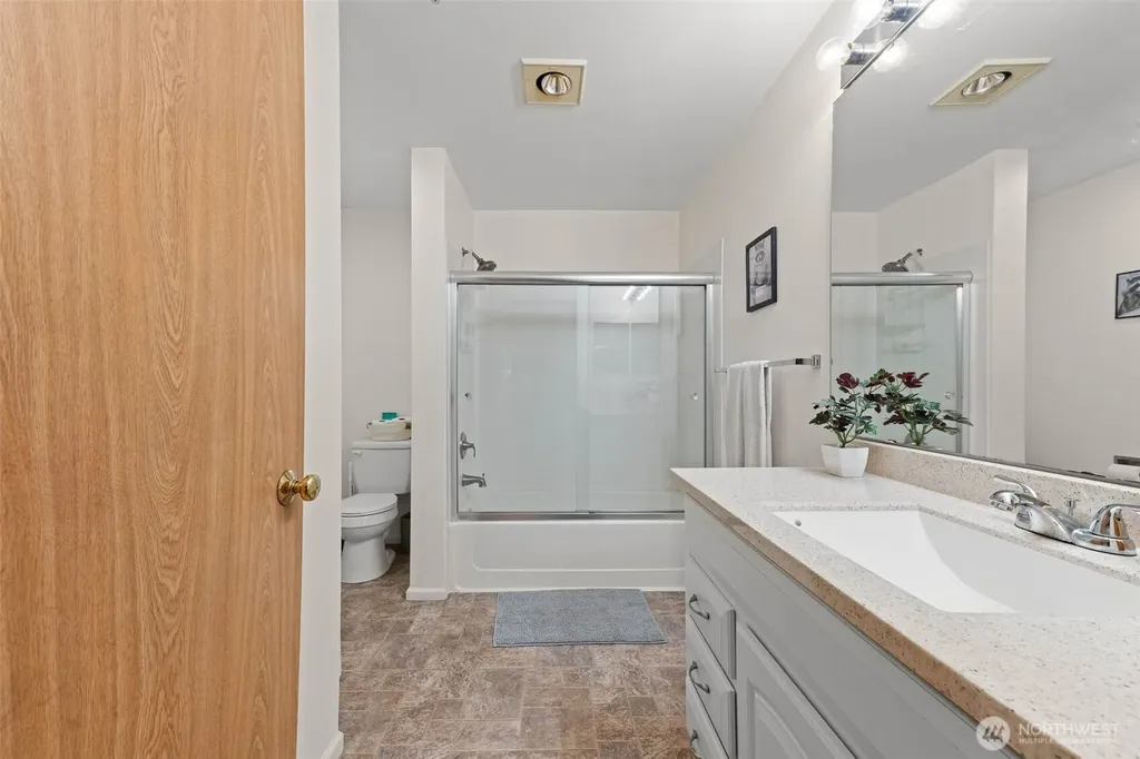 5801 S 232nd Place Kent WA 98032