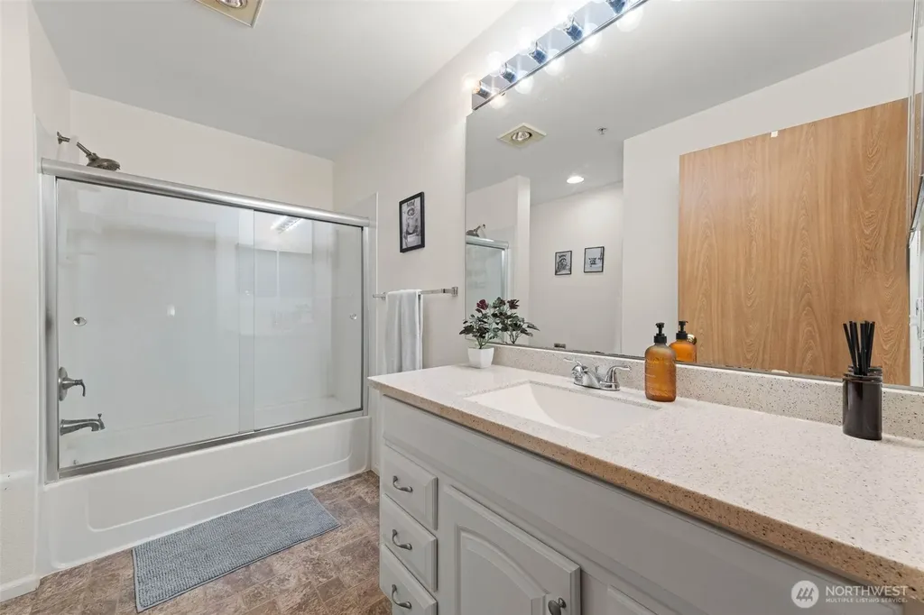 5801 S 232nd Place Kent WA 98032