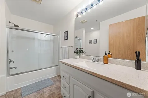 5801 S 232nd Place Kent WA 98032