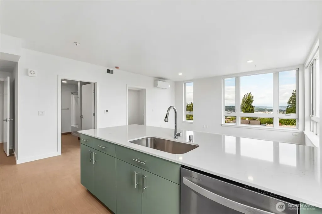 5819 Phinney Avenue N Seattle WA 98103