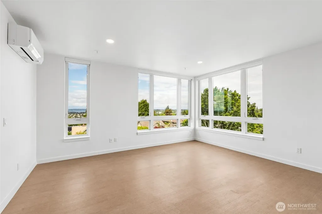 5819 Phinney Avenue N Seattle WA 98103