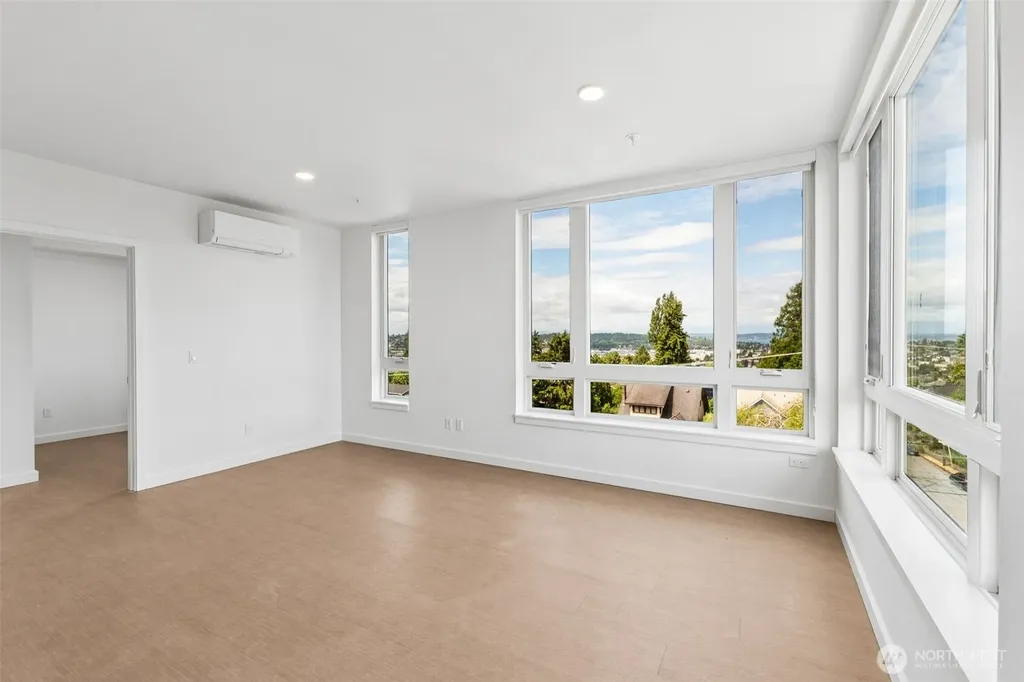 5819 Phinney Avenue N Seattle WA 98103