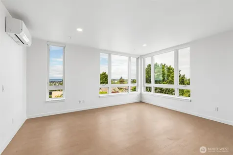 5819 Phinney Avenue N Seattle WA 98103