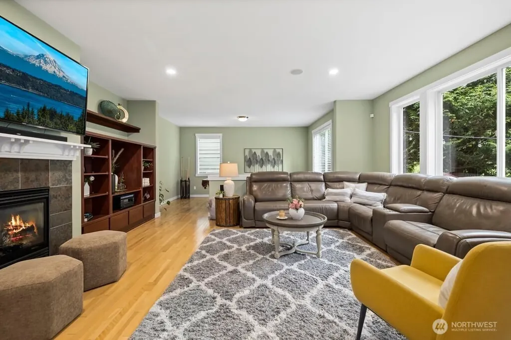 220 246th Court NE Sammamish WA 98074